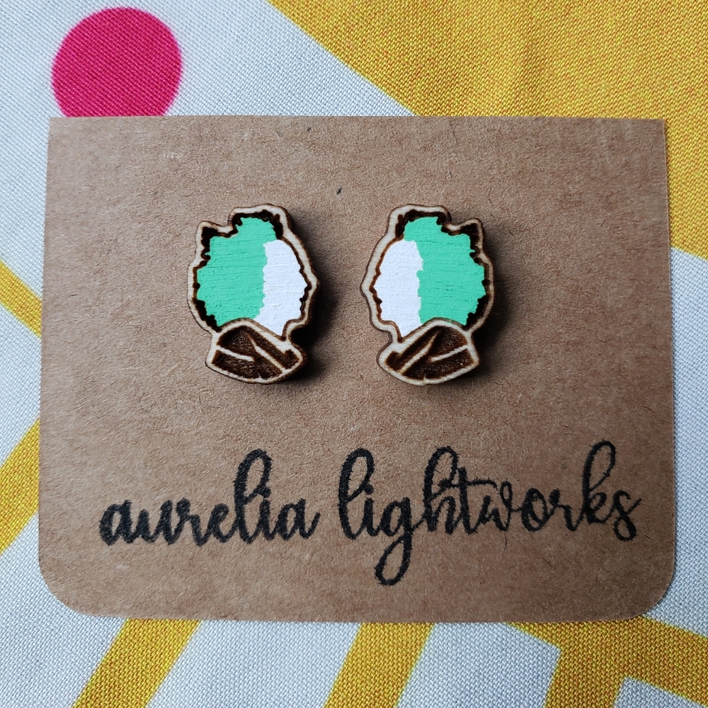 ๐ค๐ค๐ Beetlejuice-inspired wood silhouette earrings - Picture 1 of 4